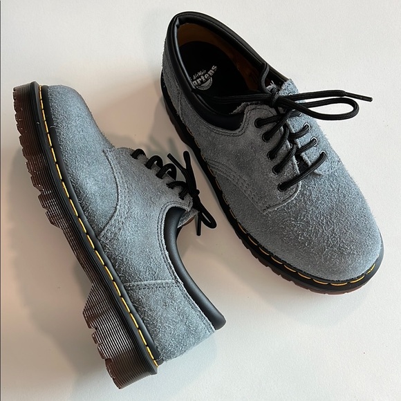 Dr. Martens Gray Oxford - L8 M7 slub suede black laces